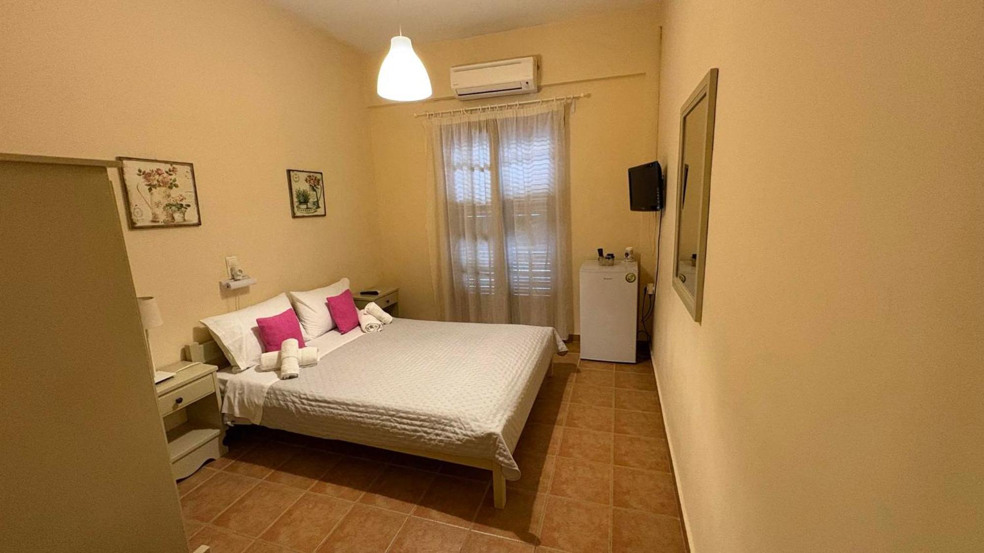 Romanza Rooms Poúlithra Exterior foto
